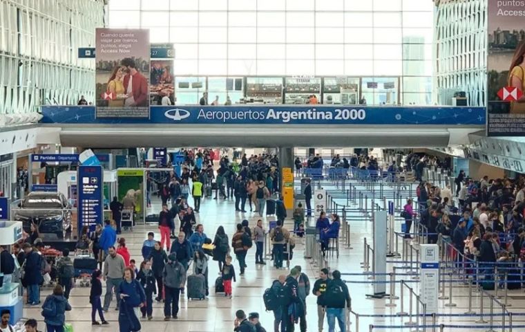 The Argentine government has advised people to up all prevention measures while announcing tougher border controls