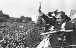 Elected Alfonsin is cheered by millions in Buenos Aires packed streets 