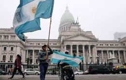 More and more Argentines keep falling daily into poverty or indigence