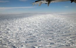 A plane flies over Thwaites Glacier. Photo credit BAS.