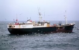 Chilean Longliner, MV Mar Del Sur III hauling longliner.