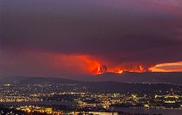 Officials said an uncontrolled fire in the ACT's south, on the doorstep of Canberra, had grown to 185 sq km, almost 8 per cent of the territory's land mass.