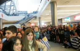 The incident took place at the Carrasco airport on arrival of the Uruguayan national football team from Brazil   (Pic TV12)