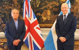 Eduardo Eunerkian and Ambassador Mark Kent during the ceremony at the British embassy in Buenos Aires