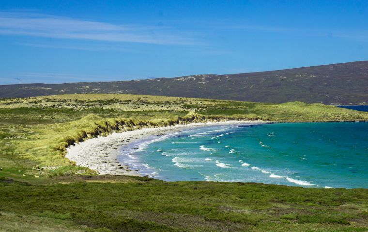 A total of 67% of respondents agreed with the concept of designating a national park in the Falklands, and 54% agreed with the proposed location for the park