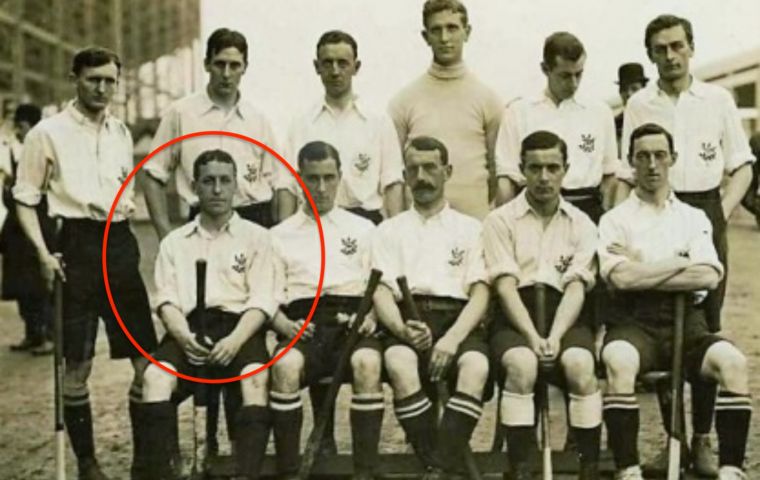 Louis with the English field hockey team, gold medals in 1908 Summer Olympics 