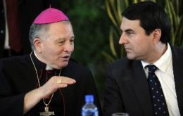 President Franco (R) with the diplomatic corps at the Holy See embassy (Photo: EFE)