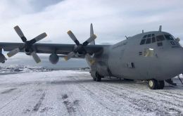 The Hercules aircraft left from the Chabunco Air Base in the city of Punta Arenas to the President Eduardo Frei Montalva Air Base in Antarctica.