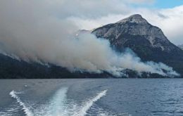 The fire originated at the mouth of Arroyo Cretón, in an area that can only be accessed from the lake, Madjinca explained