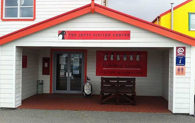 The Jetty Visitor Centre with its Information Office is situated on the corner of Ross Road and Philomel Street and is a first-stop for anyone visiting the Islands