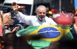 Lula assured that he will fight deforestation because the planet needs a “living Amazon”. Photo: AFP