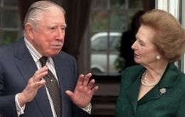 Thatcher visits General Pinochet on the Wentworth estate