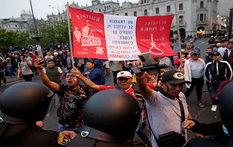 Since then the Pacific Alliance is paralyzed, particularly given the street demonstrations loyal to Castillo and the decision to advance the Peruvian election to 2024