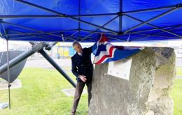 South Dorset MP Richard Drax, unveils the plaque commemorating the work carried out by dockworkers over a few dramatic weeks in 1982 to liberate Falklands