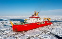 Tierra del Fuego Senator Pablo Daniel Blanco and his peer from Santa Cruz, María Belén Tapia addressed ministers Cafiero and Taiana requesting if they were aware of the UK icebreaker